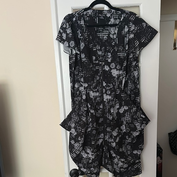 City Chic Black and Gray Abstract Dress - Picture 1 of 7
